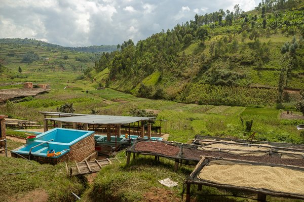 Comment utiliser des matériaux recyclés pour créer des costumes de théâtre innovants?